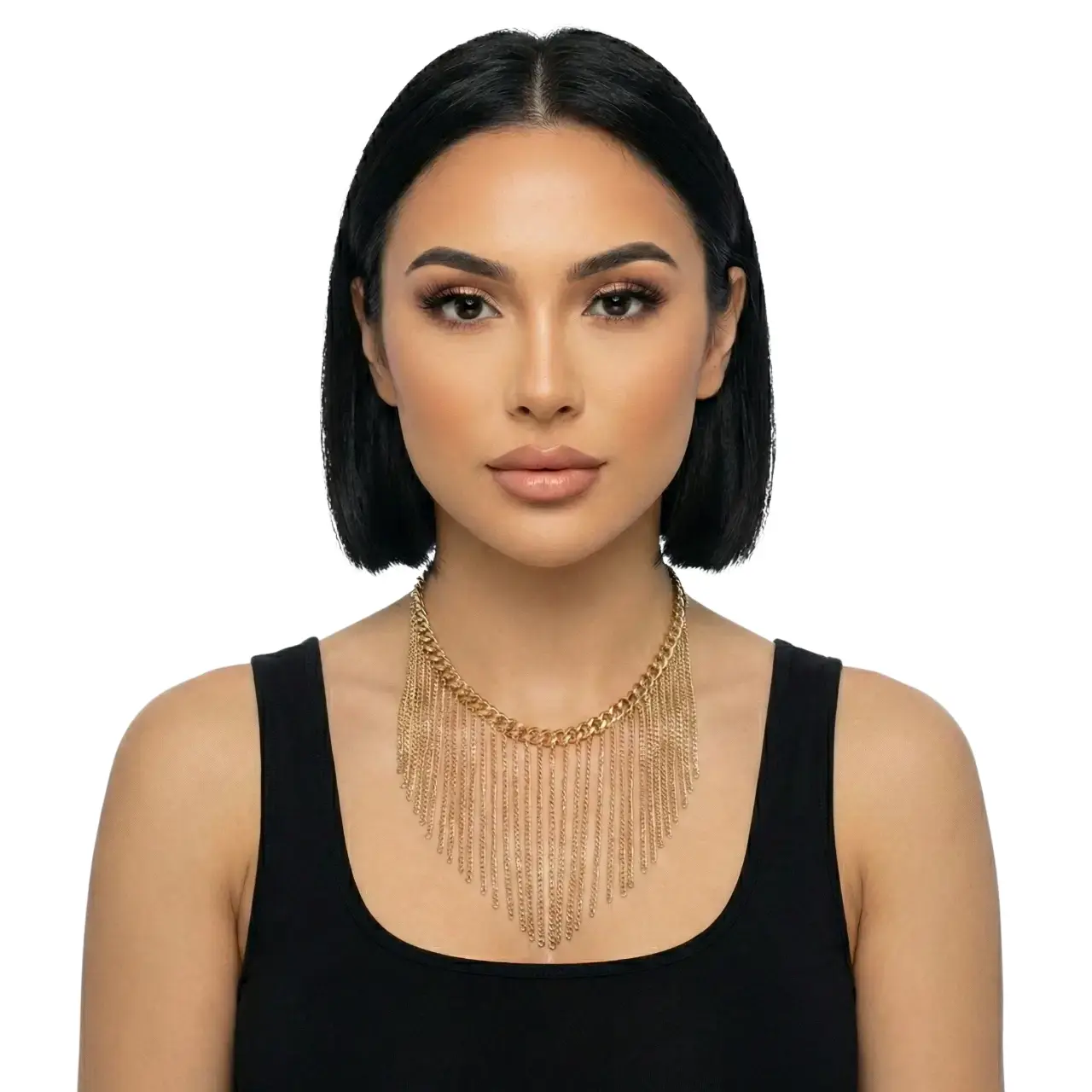 Altın Kaplama Zincir Püsküllü Choker Kolye manken üzerinde önden çekilmiş pozuyla beyaz arka planda sergileniyor.