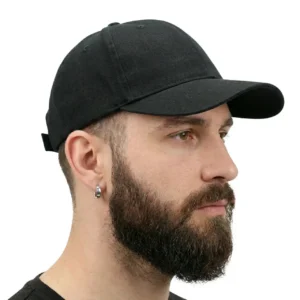 Manken erkek üzerinde sağ profilden yakın çekim unisex siyah cotton kumaş beyzbol şapka TikiTonki