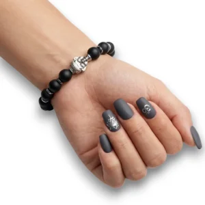 Akik taşlı unisex tasarım hologram bileklik manken bileğinde