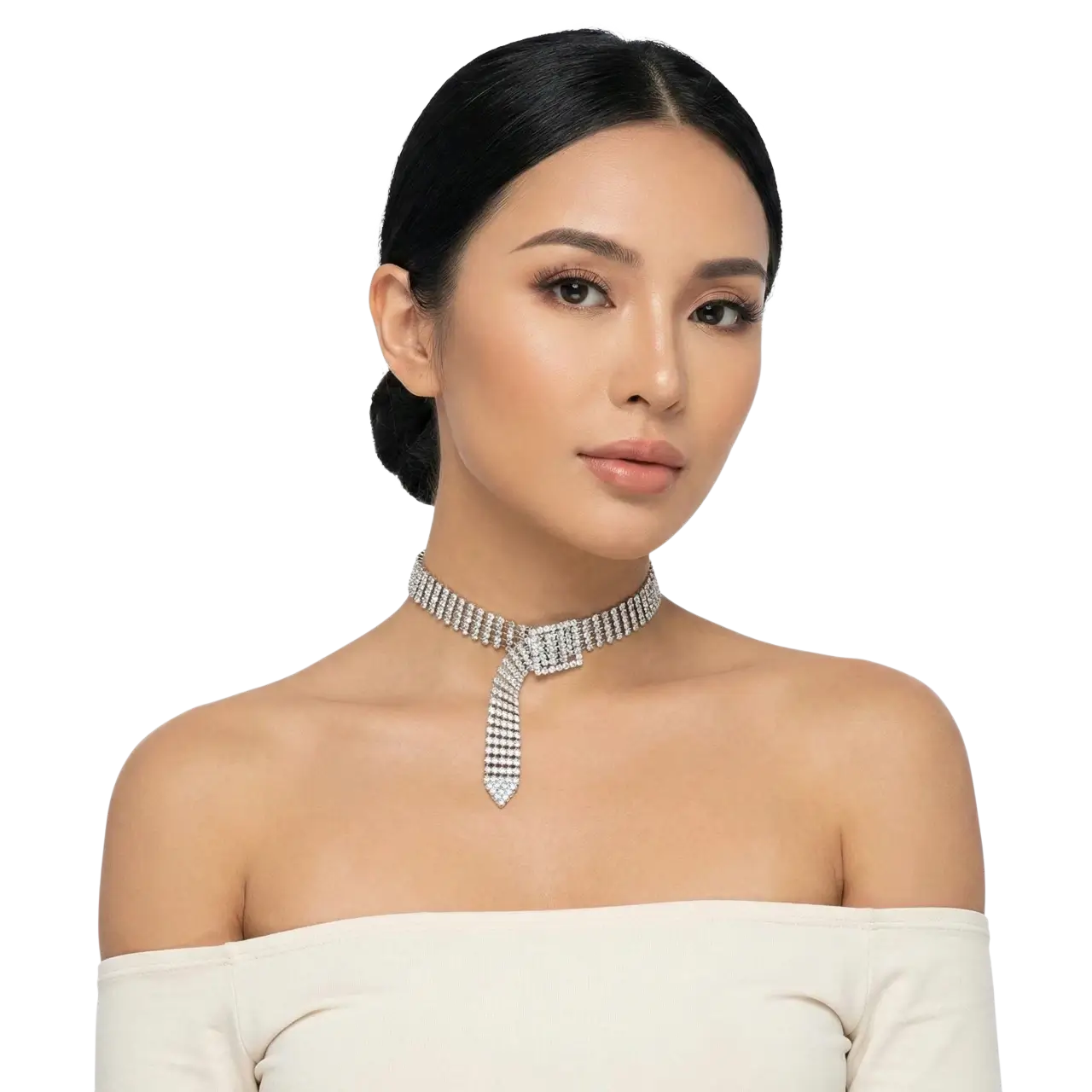 Gümüş kaplama zirkon taşlı choker kolye modelinin beyaz arka planda manken üzerinde önden görünümü.