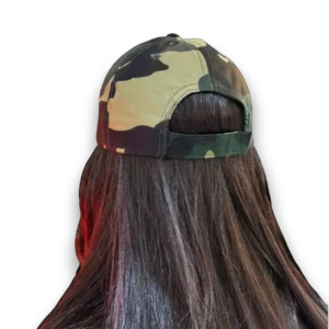 Kamuflaj Desenli Unisex Model Beyzbol Şapka beyaz fonda arkadan ayar bandı görünümü.