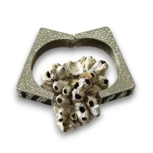 Pirinç kaplama kelepçe bileklik zirkon taş detaylı görünüm