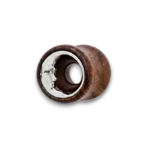 Boho stili çelik detaylı ahşap tünel piercing görünümü