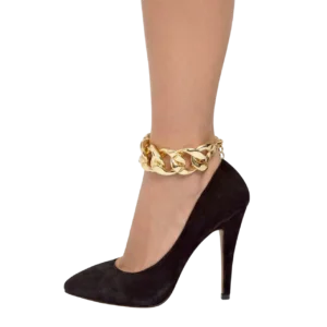 Kalın gold zincir halhal manken bileğinde görünüm