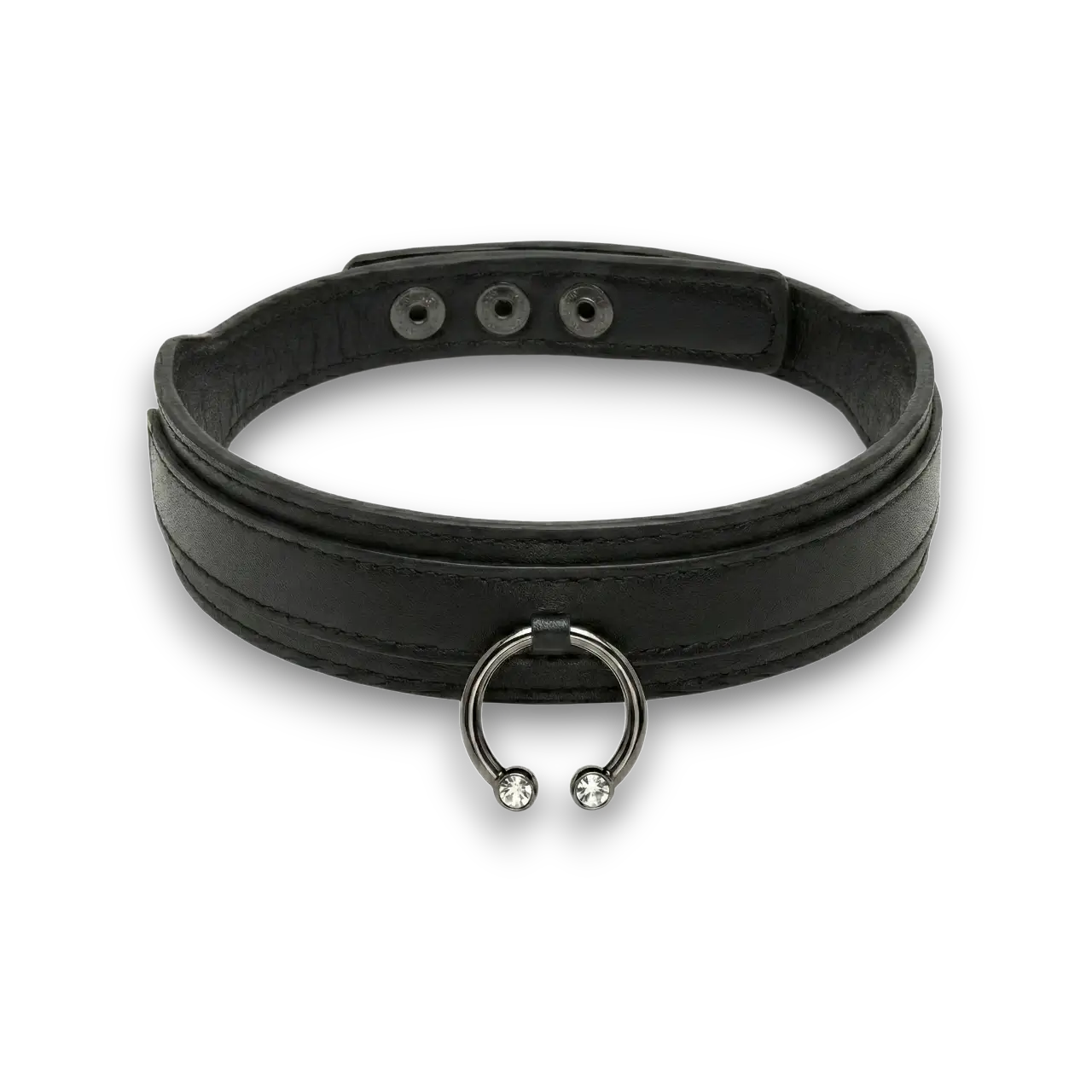 Metal halkalı zirkon taşlı deri choker ürününün beyaz arka plan üzerindeki genel görünümü.