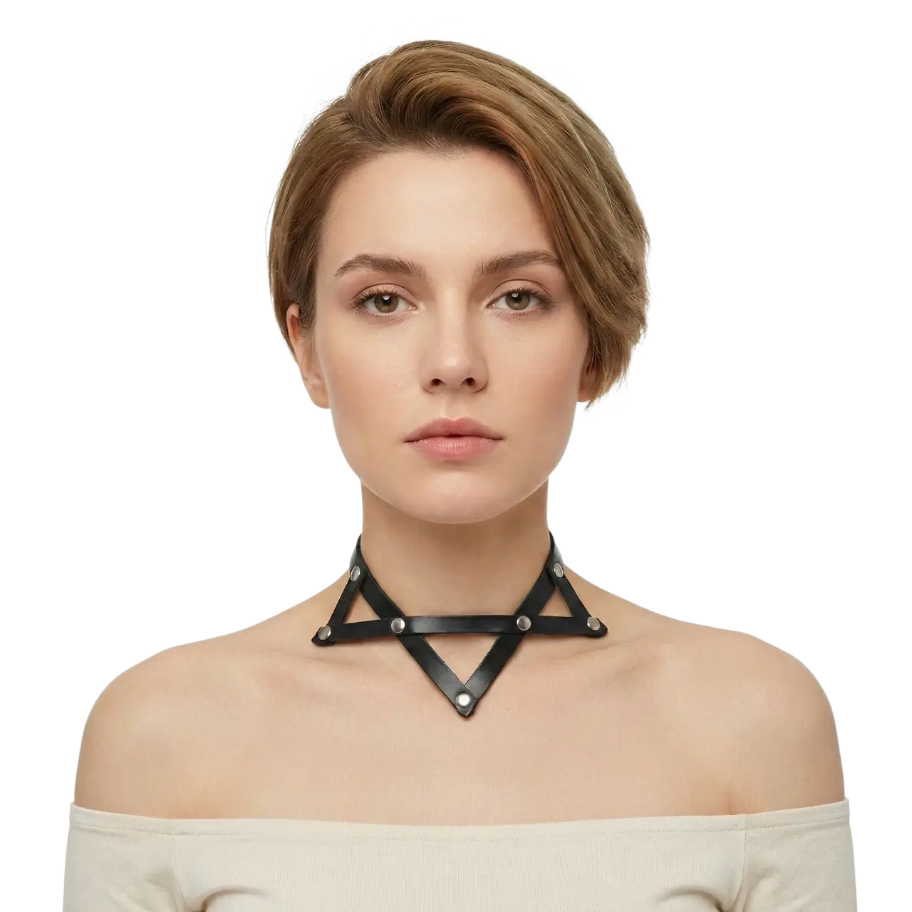 Pentagram tasarım gotik tarz deri choker modelinin beyaz arka planda manken üzerinde önden pozu.