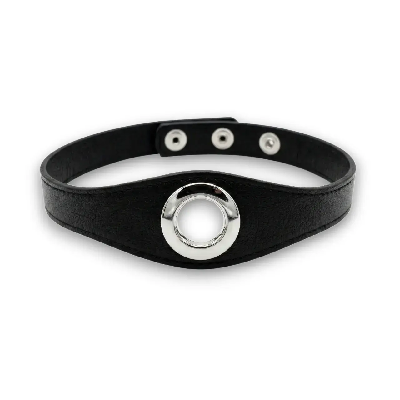 Siyah deri metal halkalı choker kolye ürününün beyaz arka plan üzerindeki genel görünümü.
