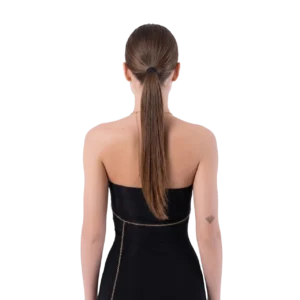 Boyundan geçmeli altın kaplama vücut kolyesi manken üzerinde arkadan görünüş