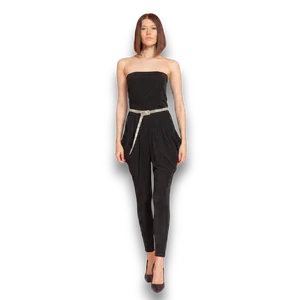 Manken üzerinde jean pantolon ile kombinlenen ince kesim kristal taşlı casual kemer TikiTonki