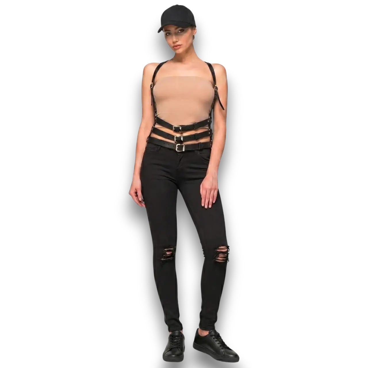 Siyah Deri Gotik Tasarım Kadın Harness stüdyo çekiminde siyah giyimli mankende tam boy önden poz.