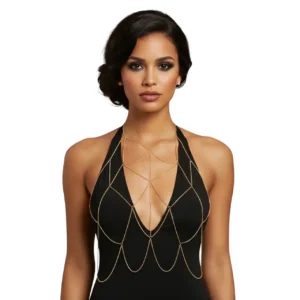 Geometrik desenli altın kaplama vücut zinciri manken üzerinde