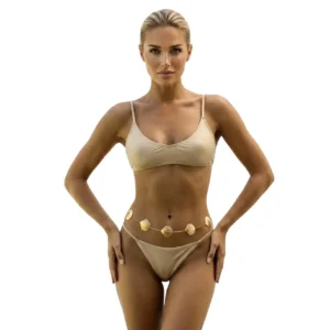 İstiridye kabuğu altın kaplama bel zinciri manken üzerinde