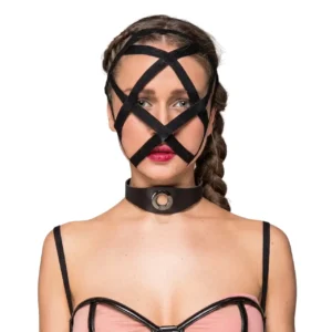 Zigzag kesim elastik yapılı parti maskesi manken üzerinde