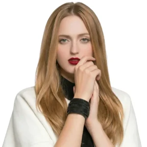 Çift katmanlı siyah deri bileklik manken üzerinde görünüm