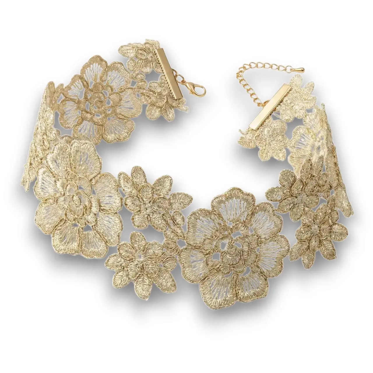 Çiçek işlemeli gold güpürlü choker boyunluk ürününün beyaz arka plandaki genel görünümü.