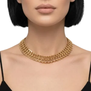 Esnek tasarım çok katmanlı choker kolye gold renginin beyaz arka planda manken üzerinde yakın çekimi.