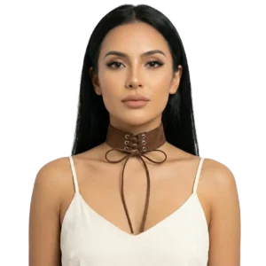 Nubuk kumaş korse stili choker boyunluk kahverengi modelinin beyaz arka planda manken üzerindeki önden pozu.