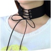 Modern tarzlar için siyah deri choker kolye, TikiTonki'de keşfedin.