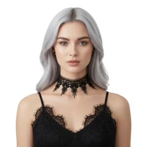 Gotik tarz siyah dantel choker boyunluk modelinin beyaz arka planda manken üzerindeki önden çekimi.