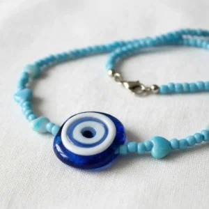 Nazar Boncuklu Turkuaz Renk Fimo Kolye ürününün beyaz arka fon üzerindeki genel detay görünümü.