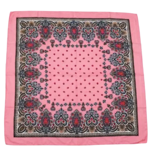 Yakın çekim kumaş parlaklığı kare kesim etnik desenli saten pembe eşarp TikiTonki