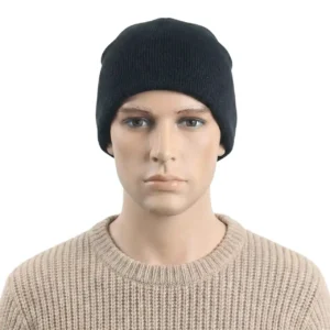 Manken erkek üzerinde tam önden çekilmiş unisex model düz siyah casual bere TikiTonki