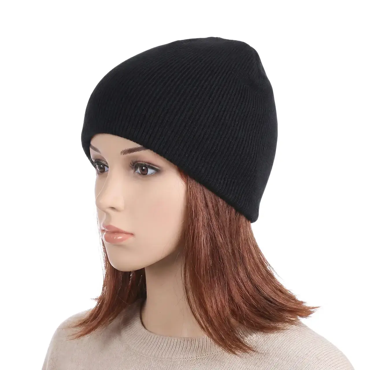 Manken kadın üzerinde sol profilden poz verilmiş unisex model düz siyah casual bere TikiTonki
