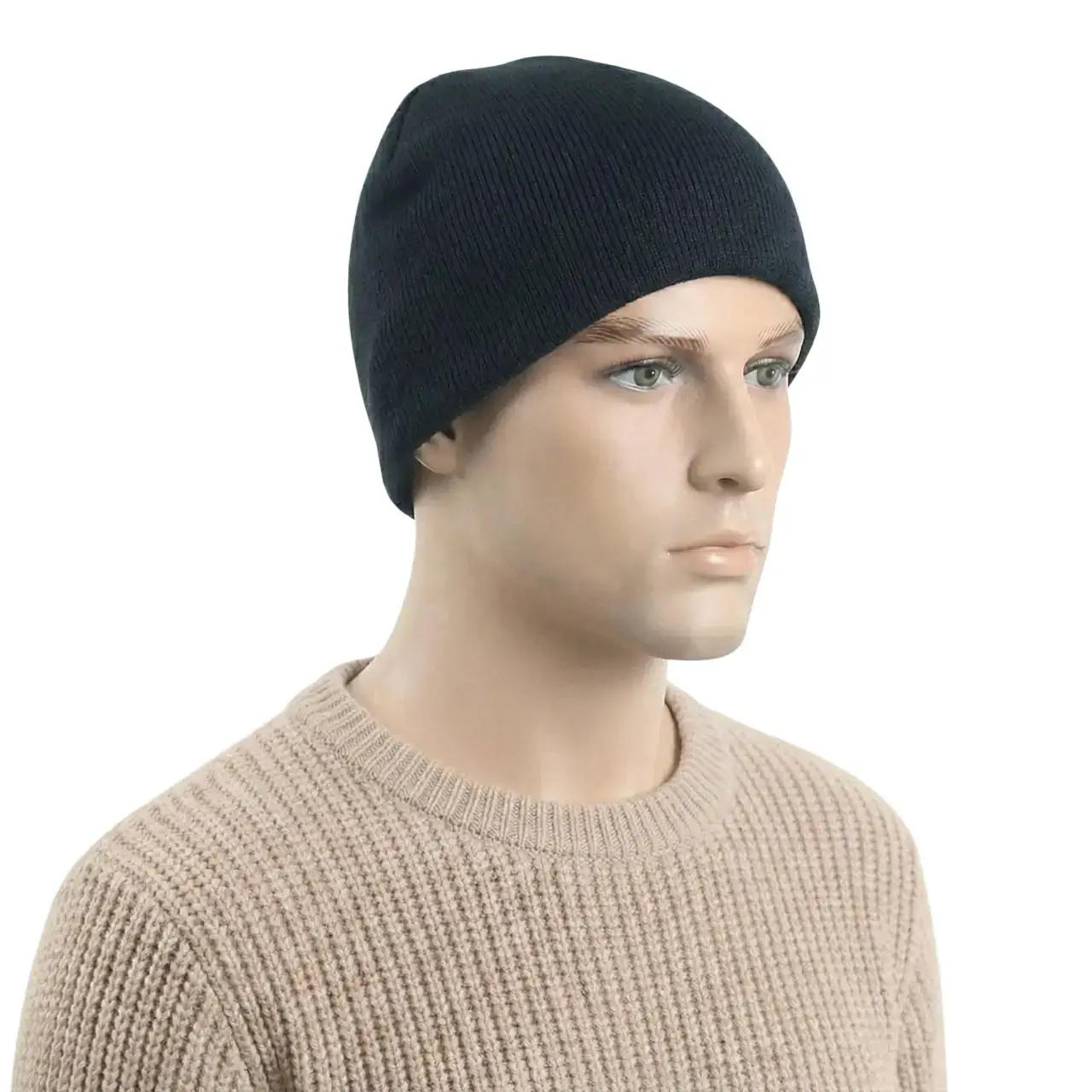 Manken erkek üzerinde hafif yandan çekilmiş unisex model düz siyah casual bere TikiTonki