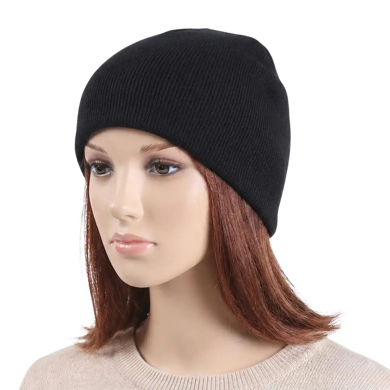Manken kadın üzerinde sol yandan çekilmiş unisex model düz siyah casual bere TikiTonki