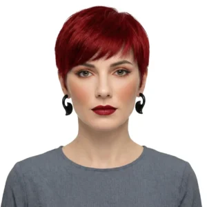 Beyaz arka fonda kadın manken üzerinde önden çekim siyah renk çiçek desenli tünel küpe TikiTonki