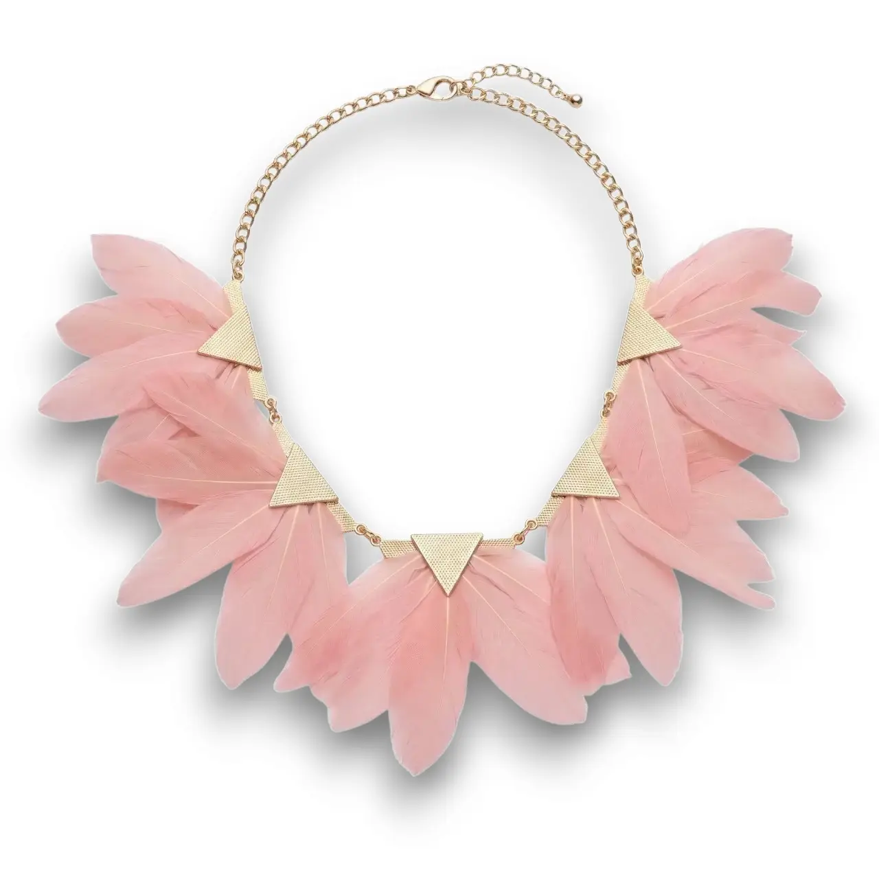 Gotik Tarz Kuş Tüylü Choker Kolye pembe tasarımı genel görünümüyle beyaz arka planda hacimli yapısını yansıtıyor.