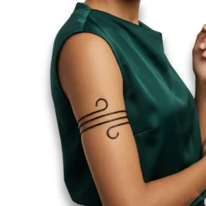 Siyah renkli nikel kaplama tek parça kol bileziği manken kolunda