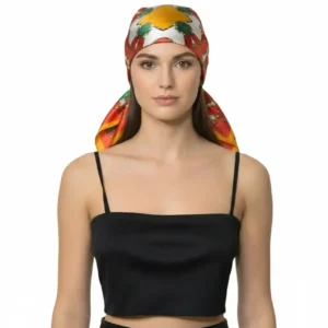 Geometrik Desenli Kare Dizayn Saten Eşarp, mankende bandana tarzı, beyaz fon.