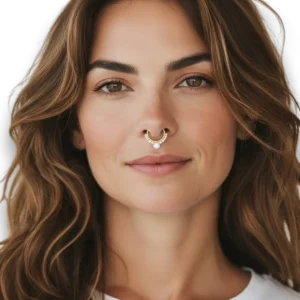 Taşlı Septum Paslanmaz Çelik Fake Piercing, gold renk, mankende önden poz, beyaz fon.