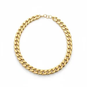 Beyaz fon üzerinde altın kaplama kalın zincir choker kolyenin genel görünümü.